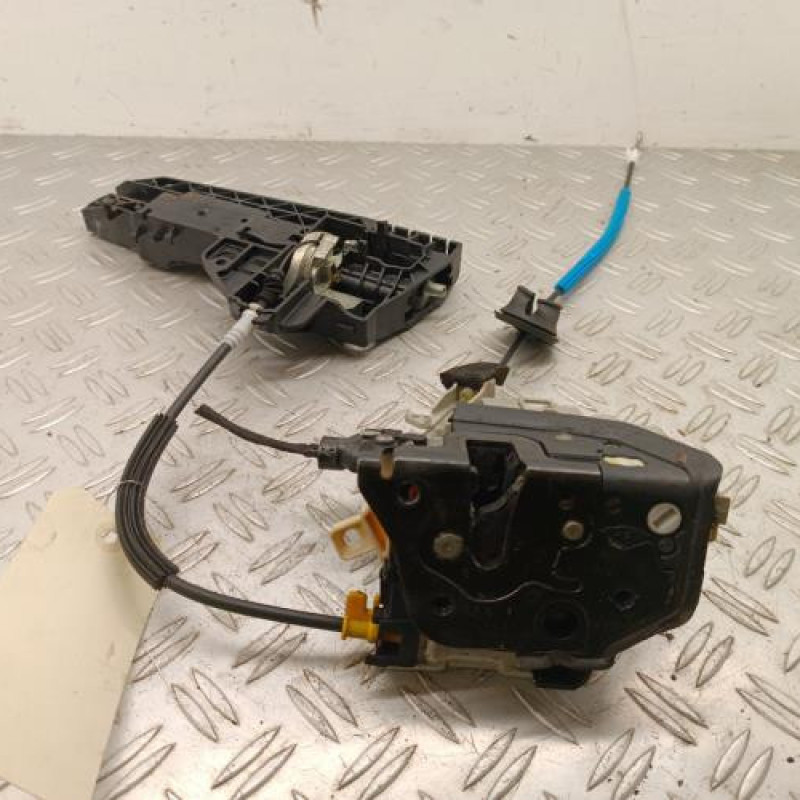 Serrure avant droit AUDI A4 3 Serrure avant droit AUDI A4 3
