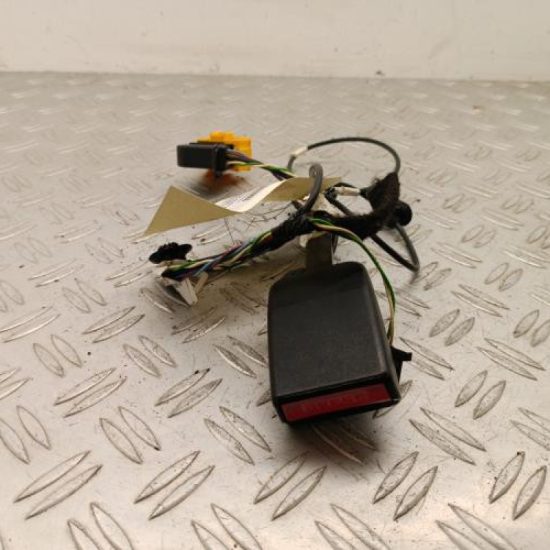 Attache ceinture avant droit DACIA LODGY