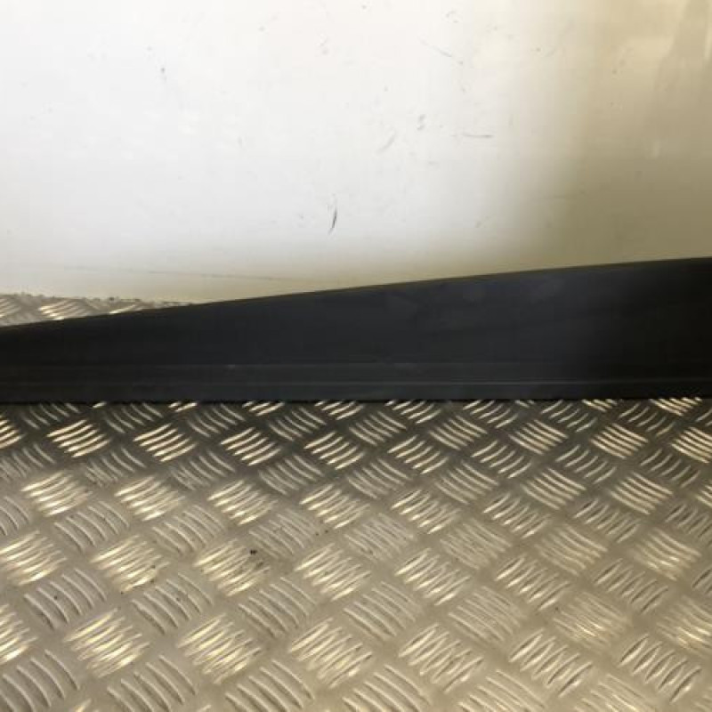 Baguette de porte avant gauche RENAULT CLIO 4 Baguette de porte avant gauche RENAULT CLIO 4