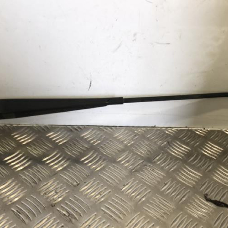 Bras essuie glace avant droit PEUGEOT 2008 1