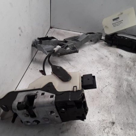 Serrure avant gauche PEUGEOT 208 1