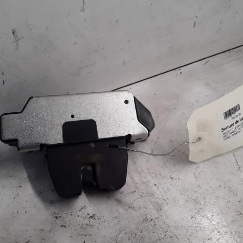 Serrure de hayon PEUGEOT 208 1