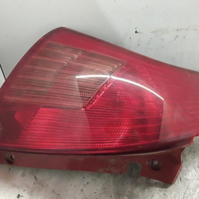 Feu arriere principal gauche (feux) SUZUKI SWIFT 3 Feu arriere principal gauche (feux) SUZUKI SWIFT 3