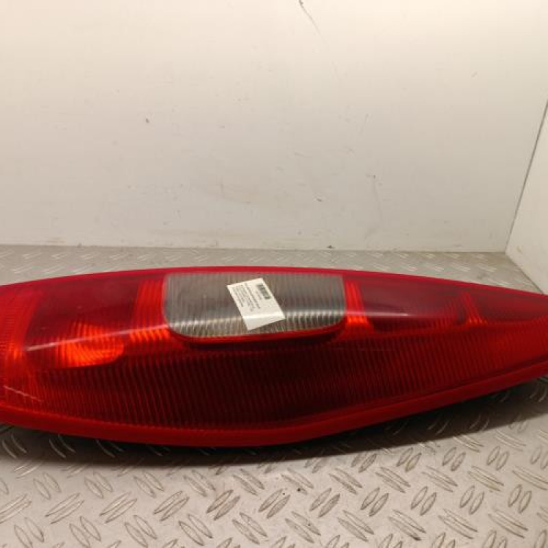 Feu arriere principal droit (feux) MITSUBISHI COLT 6 Feu arriere principal droit (feux) MITSUBISHI COLT 6