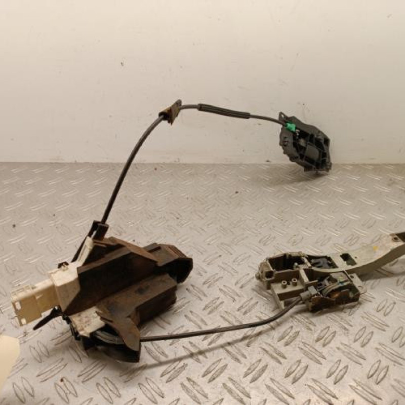 Serrure avant gauche CITROEN C4 1 Serrure avant gauche CITROEN C4 1