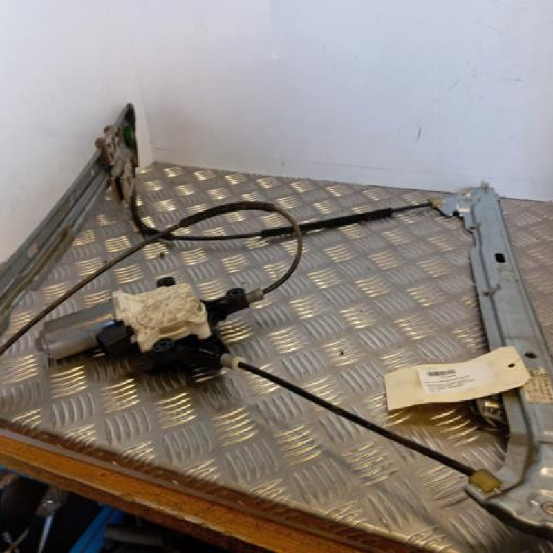 Leve vitre electrique avant gauche MERCEDES VITO 639