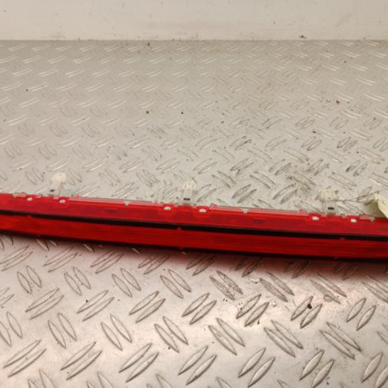 Feu arriere stop central SKODA YETI Feu arriere stop central SKODA YETI