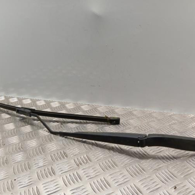 Bras essuie glace avant gauche RENAULT MEGANE 4 Bras essuie glace avant gauche RENAULT MEGANE 4