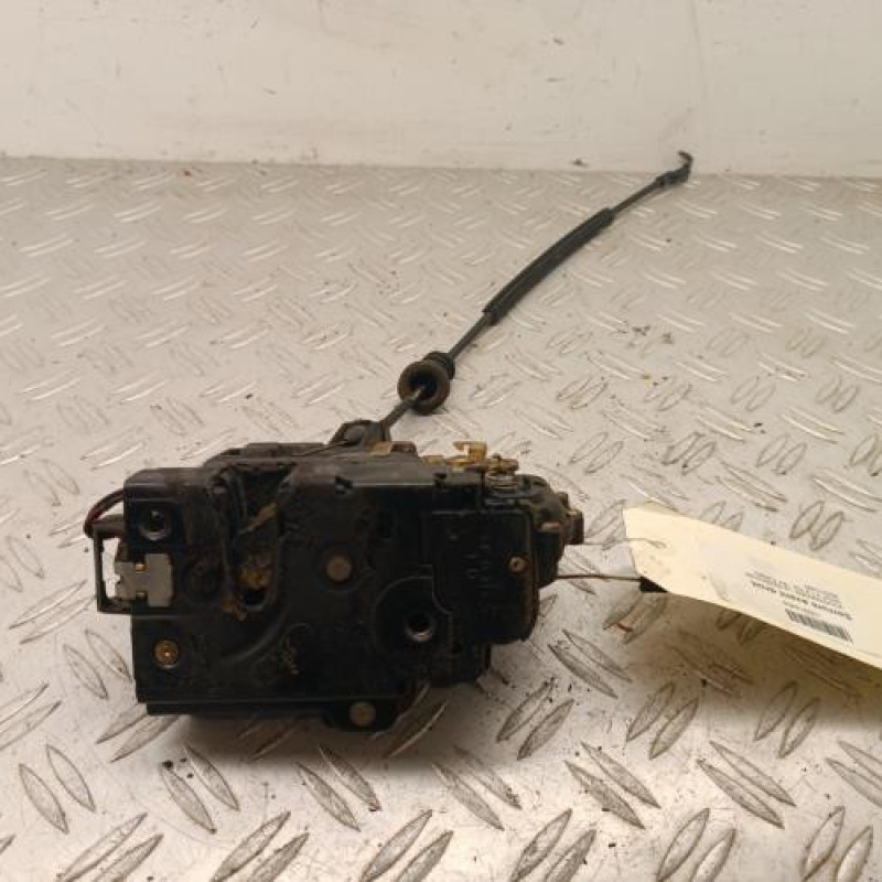 Serrure avant droit VOLKSWAGEN GOLF 4 Serrure avant droit VOLKSWAGEN GOLF 4