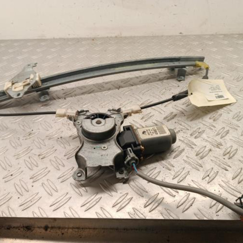 Leve vitre electrique avant droit NISSAN ALMERA 2