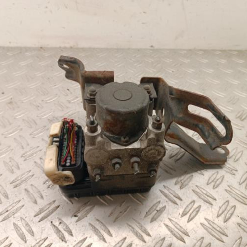 Bloc ABS (freins anti-blocage) TOYOTA RAV4 2 Bloc ABS (freins anti-blocage) TOYOTA RAV4 2