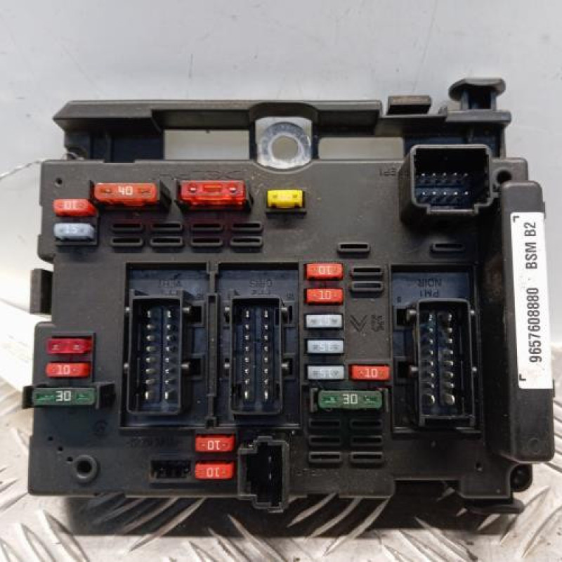 Boitier servitude moteur (BSM) PEUGEOT 206 Boitier servitude moteur (BSM) PEUGEOT 206