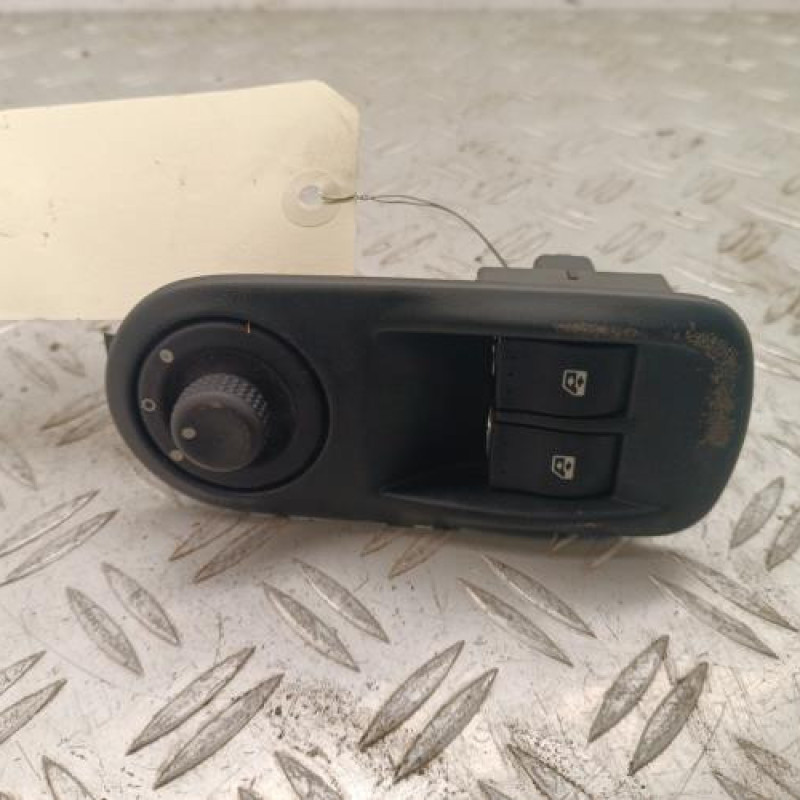 Interrupteur de leve vitre avant gauche RENAULT TRAFIC 2