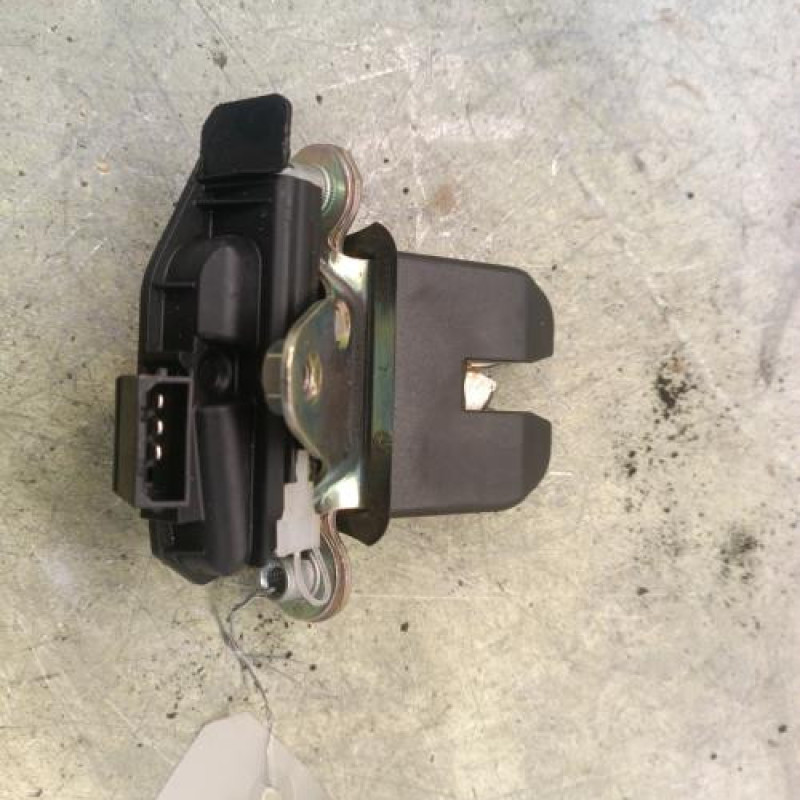 Serrure de hayon SKODA FABIA 2 Serrure de hayon SKODA FABIA 2