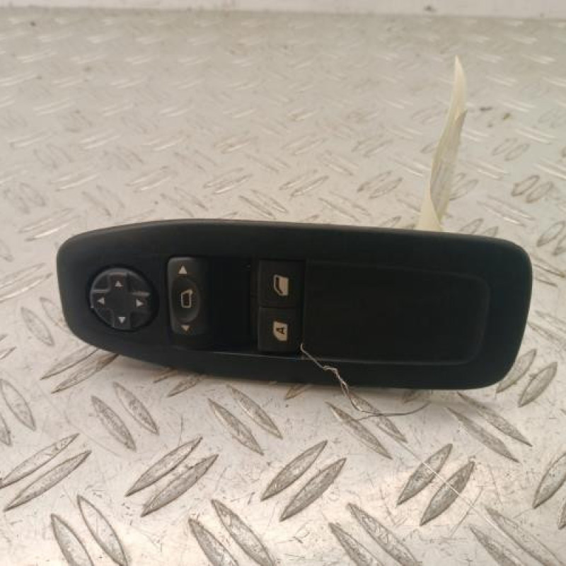 Interrupteur de leve vitre avant gauche PEUGEOT 208 1