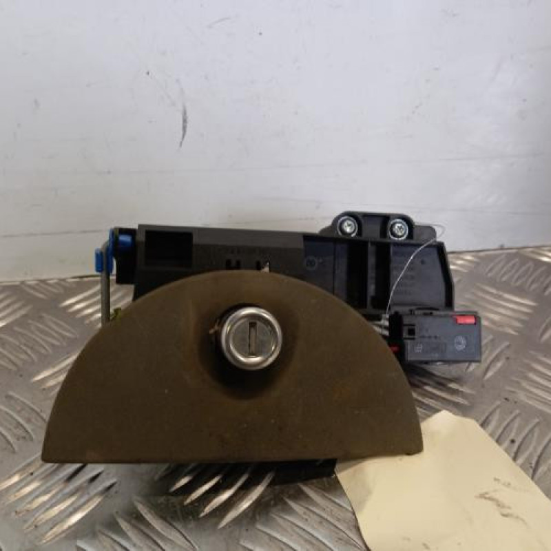 Poignee hayon OPEL CORSA C