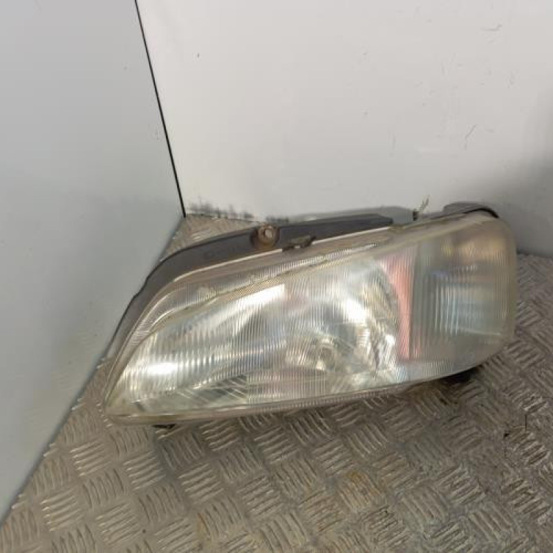 Optique avant principal gauche (feux)(phare) PEUGEOT 106