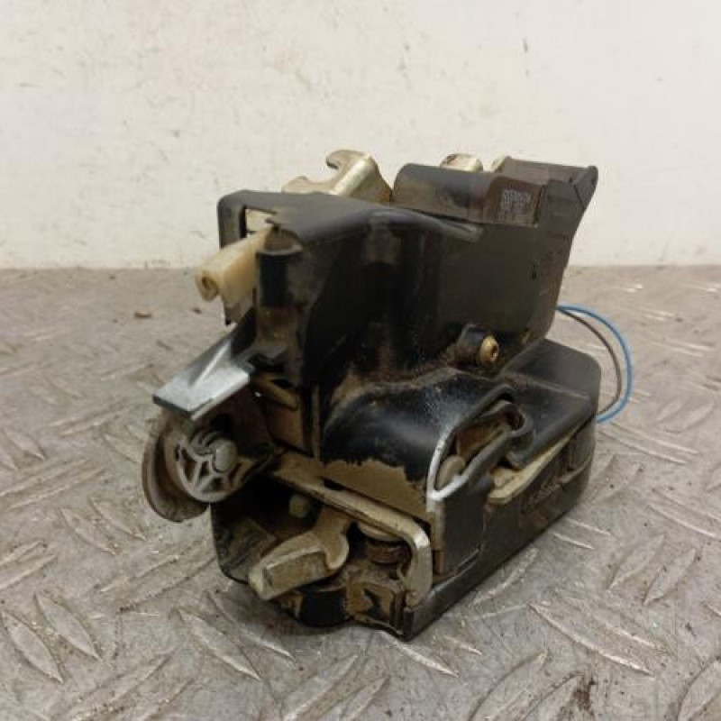 Serrure avant droit MERCEDES VITO 639 Serrure avant droit MERCEDES VITO 639