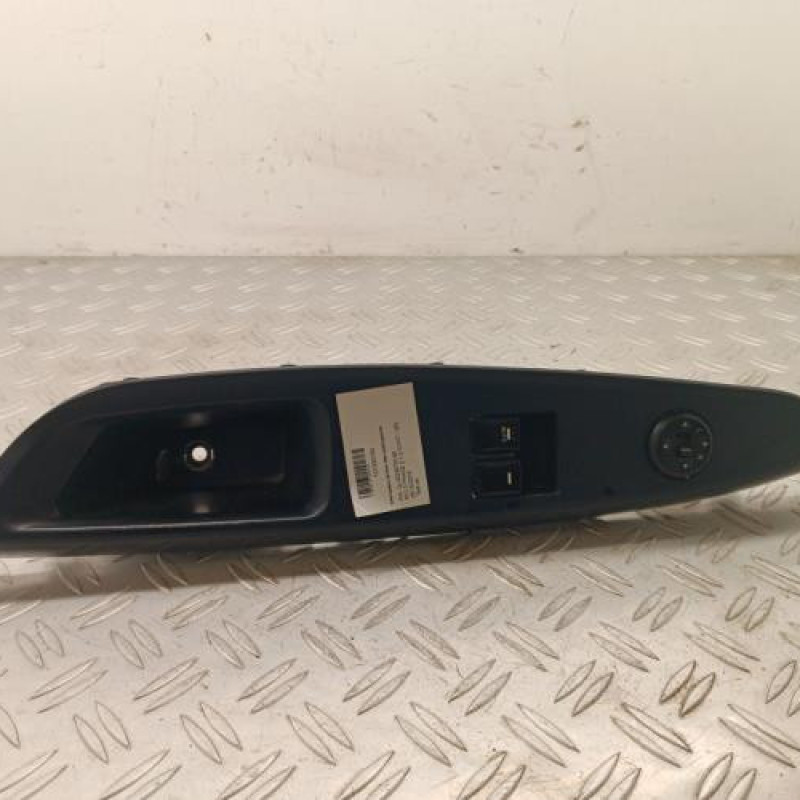 Interrupteur de leve vitre avant gauche KIA RIO 3