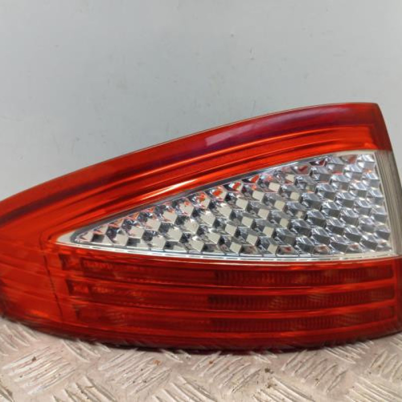 Feu arriere principal gauche (feux) FORD MONDEO 3 Feu arriere principal gauche (feux) FORD MONDEO 3