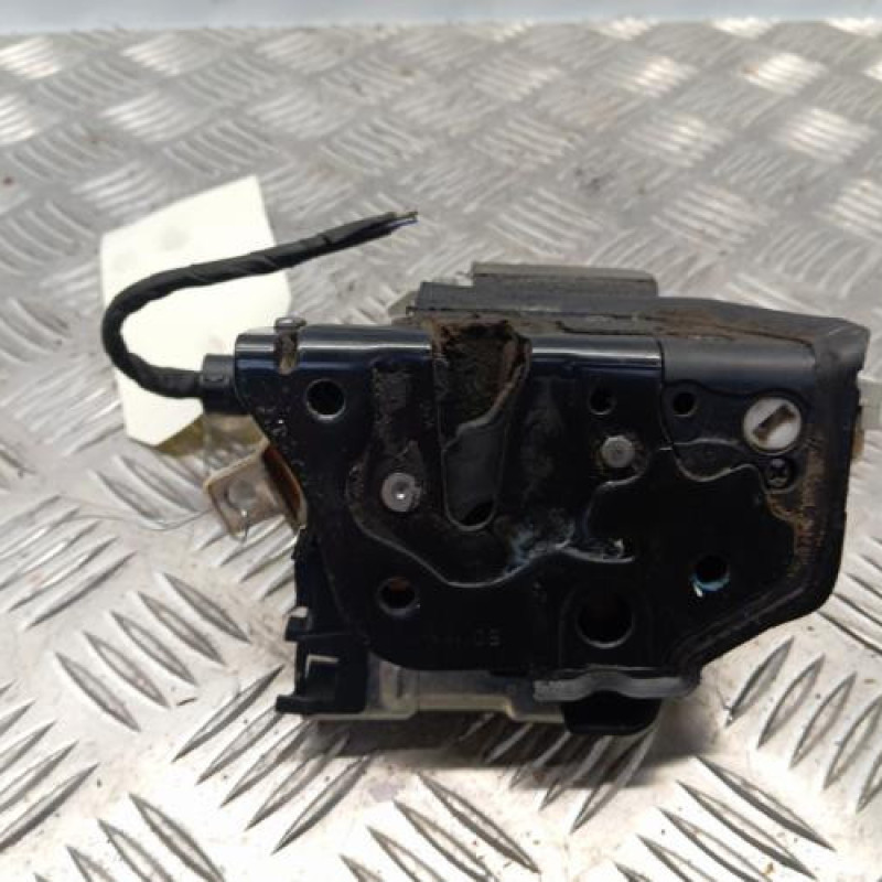 Serrure avant droit AUDI A1 1 Serrure avant droit AUDI A1 1
