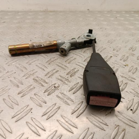 Attache ceinture avant gauche RENAULT CLIO 2