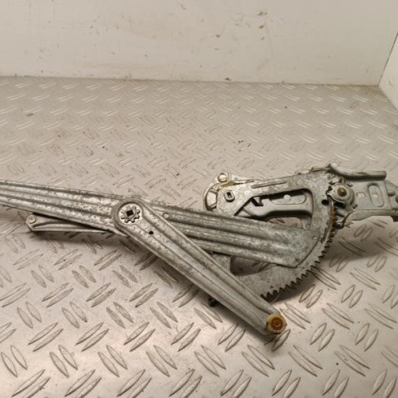 Leve vitre mecanique avant droit PEUGEOT 205