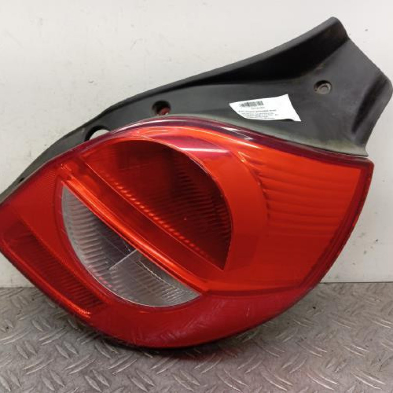 Feu arriere principal droit (feux) RENAULT CLIO 3 Feu arriere principal droit (feux) RENAULT CLIO 3