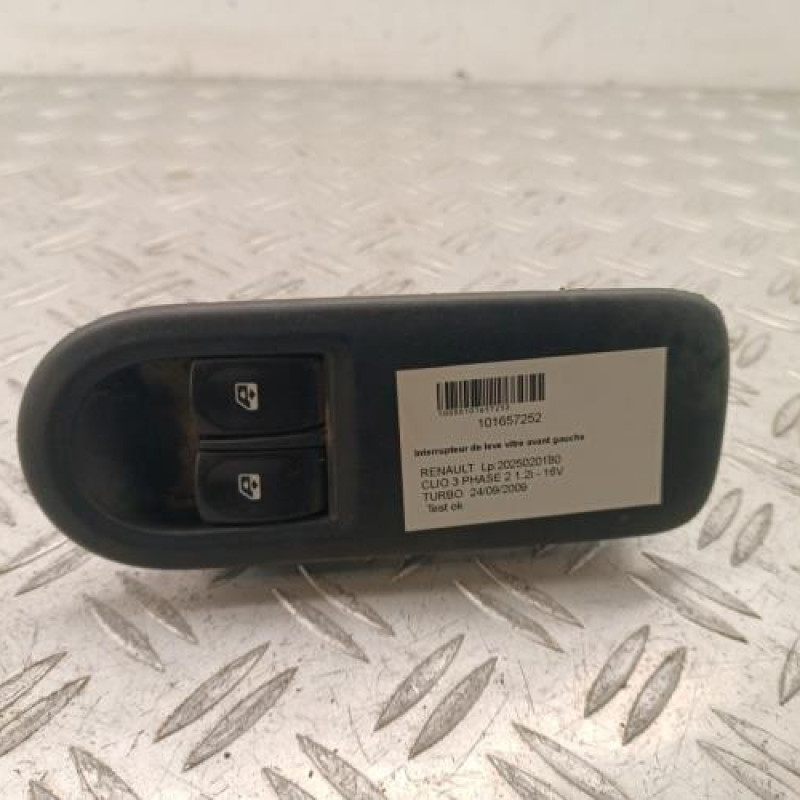 Interrupteur de leve vitre avant gauche RENAULT CLIO 3