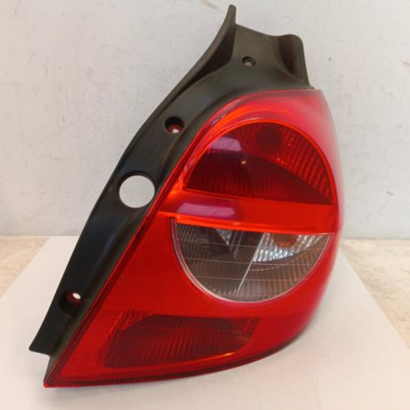Feu arriere principal droit (feux) RENAULT CLIO 3 Feu arriere principal droit (feux) RENAULT CLIO 3