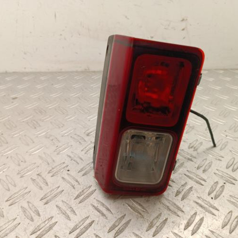 Feu de pare choc arriere droit RENAULT TRAFIC 3