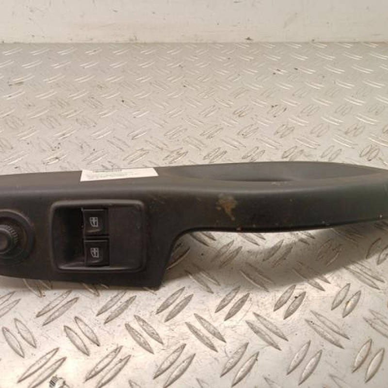 Interrupteur de leve vitre avant gauche RENAULT TRAFIC 3
