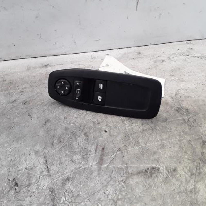 Interrupteur de leve vitre avant gauche PEUGEOT 208 1