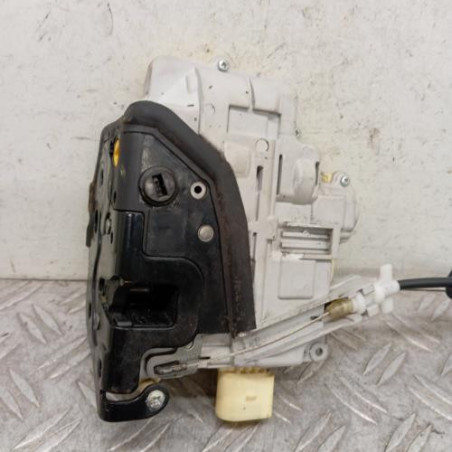 Serrure arriere gauche VOLKSWAGEN PASSAT 5 Photo n°1