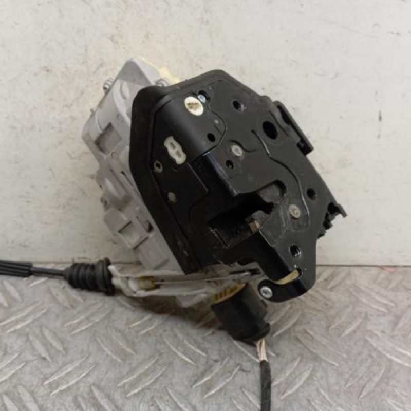 Serrure avant droit VOLKSWAGEN PASSAT 5