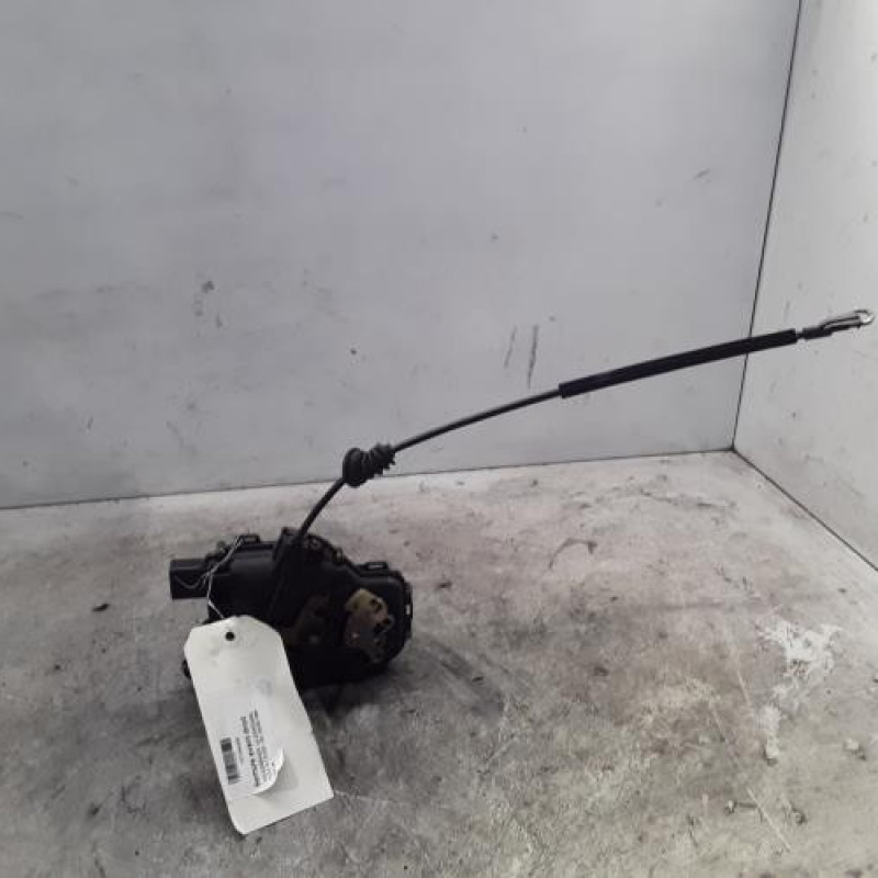 Serrure avant droit VOLKSWAGEN GOLF 4 Serrure avant droit VOLKSWAGEN GOLF 4