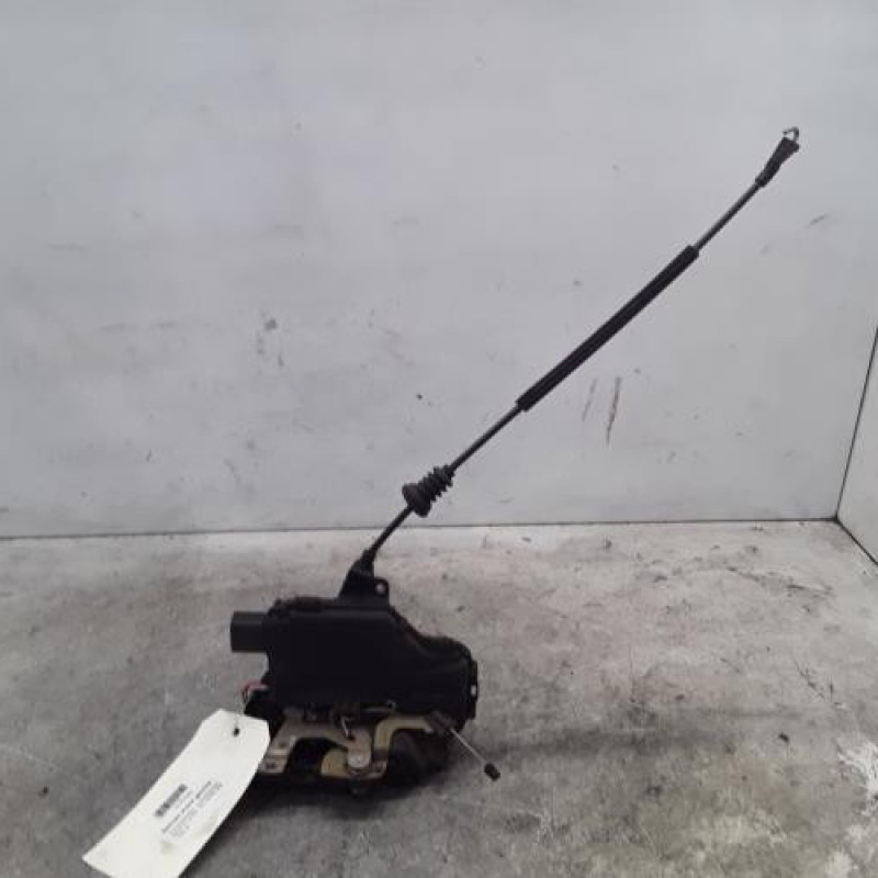 Serrure avant gauche VOLKSWAGEN GOLF 4 Serrure avant gauche VOLKSWAGEN GOLF 4