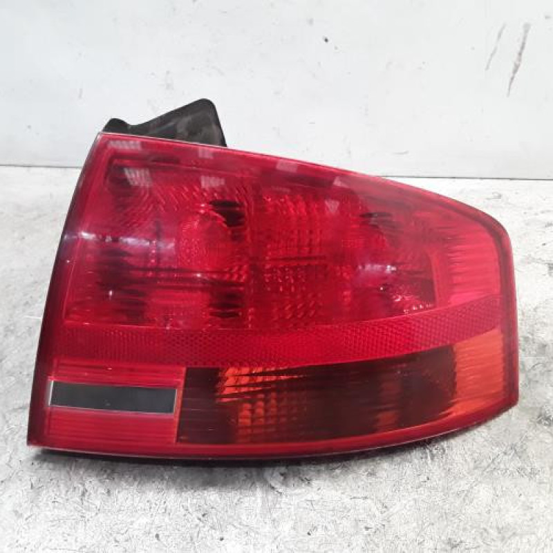 Feu arriere principal droit (feux) AUDI A4 2 Feu arriere principal droit (feux) AUDI A4 2
