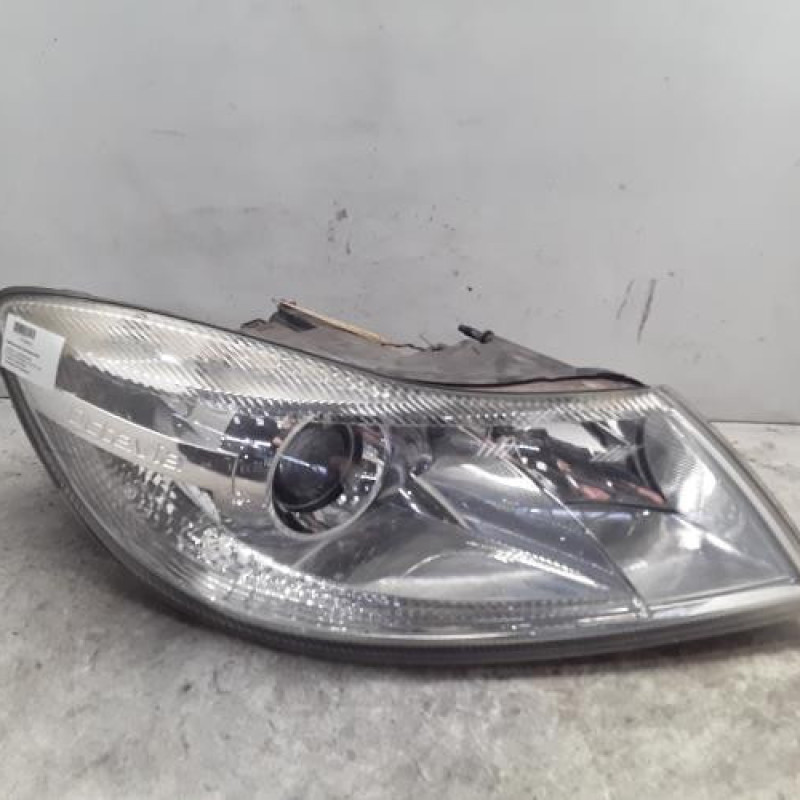 Optique avant principal droit (feux)(phare) SKODA OCTAVIA 2