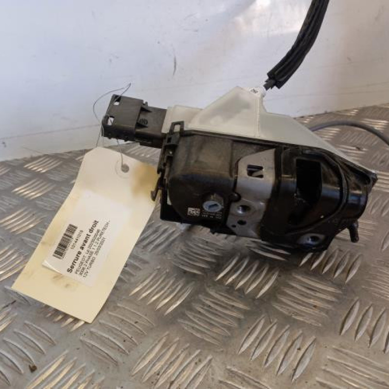Serrure avant droit PEUGEOT 3008 2