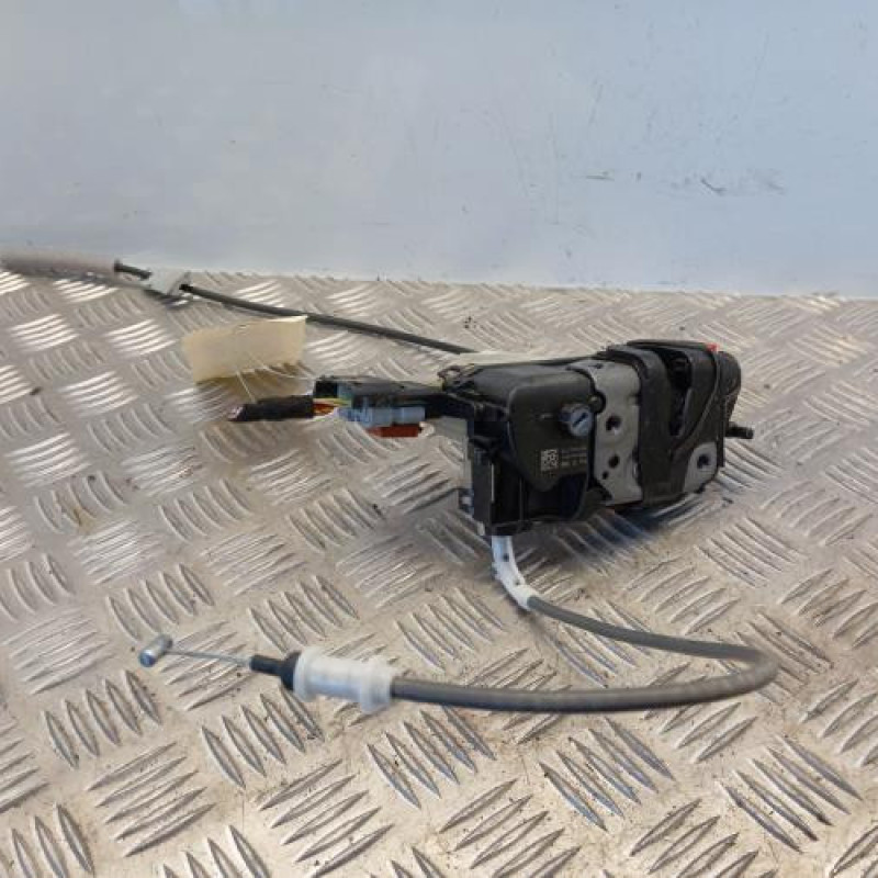 Serrure arriere droit PEUGEOT 3008 2