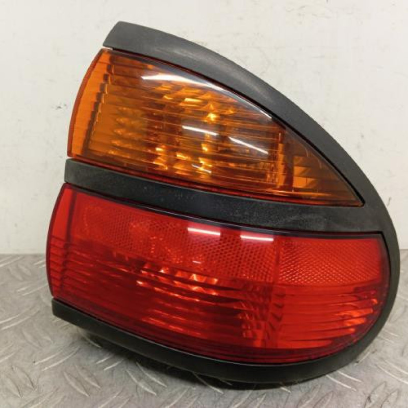Feu arriere principal droit (feux) RENAULT LAGUNA 1 Feu arriere principal droit (feux) RENAULT LAGUNA 1