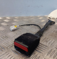 Attache ceinture avant droit PEUGEOT 308 2 SW Photo n°1