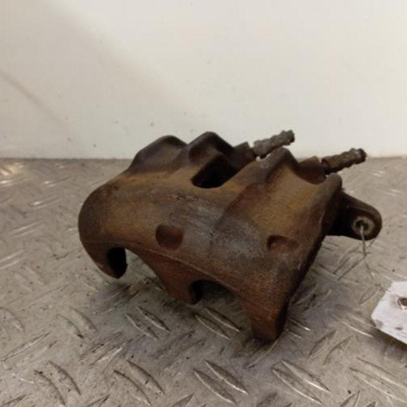 Etrier avant gauche (freinage) PEUGEOT J5