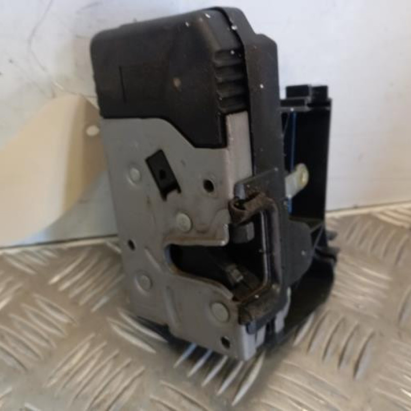 Serrure de porte de coffre gauche RENAULT TRAFIC 2