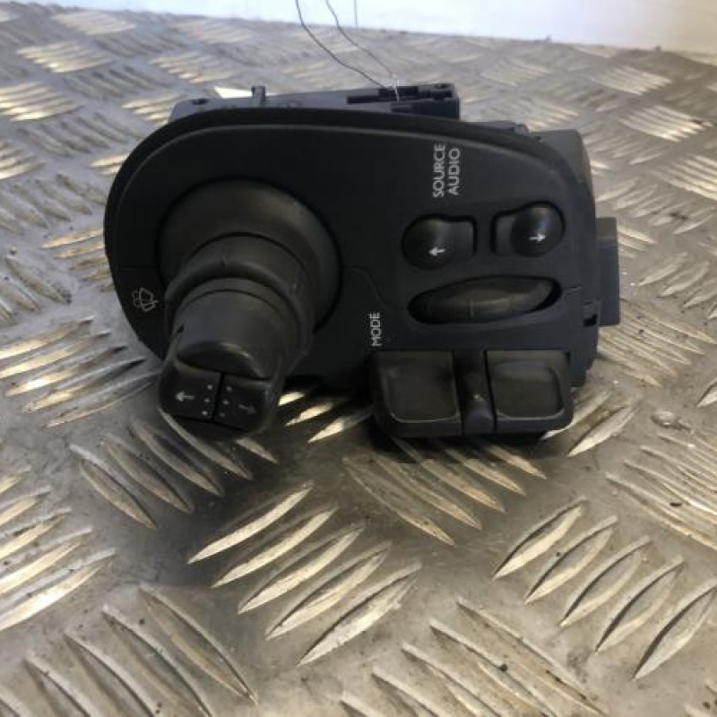 Commodo d'essuie glaces RENAULT CLIO 3 Commodo d'essuie glaces RENAULT CLIO 3
