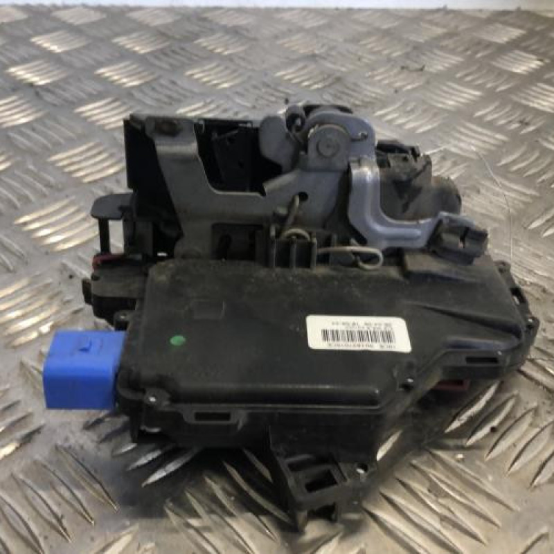 Serrure avant droit SKODA FABIA 2 Serrure avant droit SKODA FABIA 2