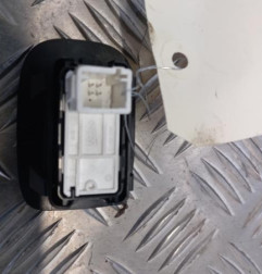 Interrupteur de leve vitre arriere droit PEUGEOT 2008 1