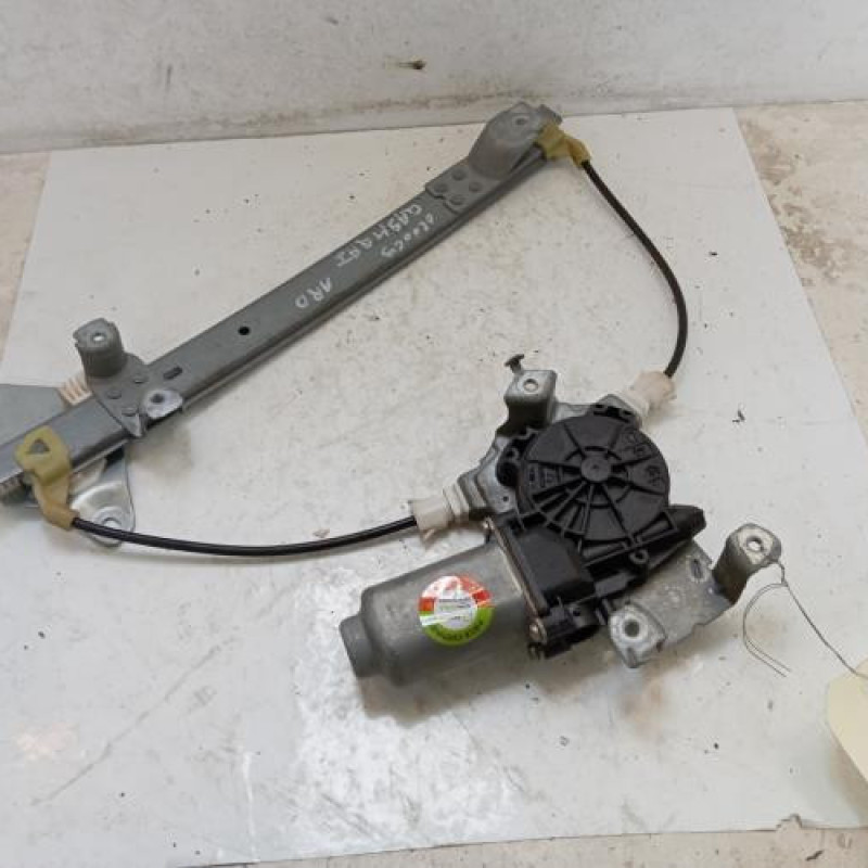 Leve vitre electrique arriere droit NISSAN QASHQAI 1