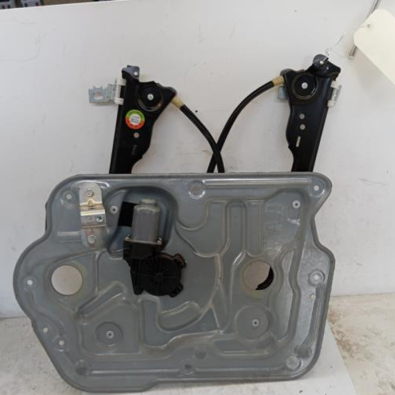 Leve vitre electrique avant droit NISSAN QASHQAI 1